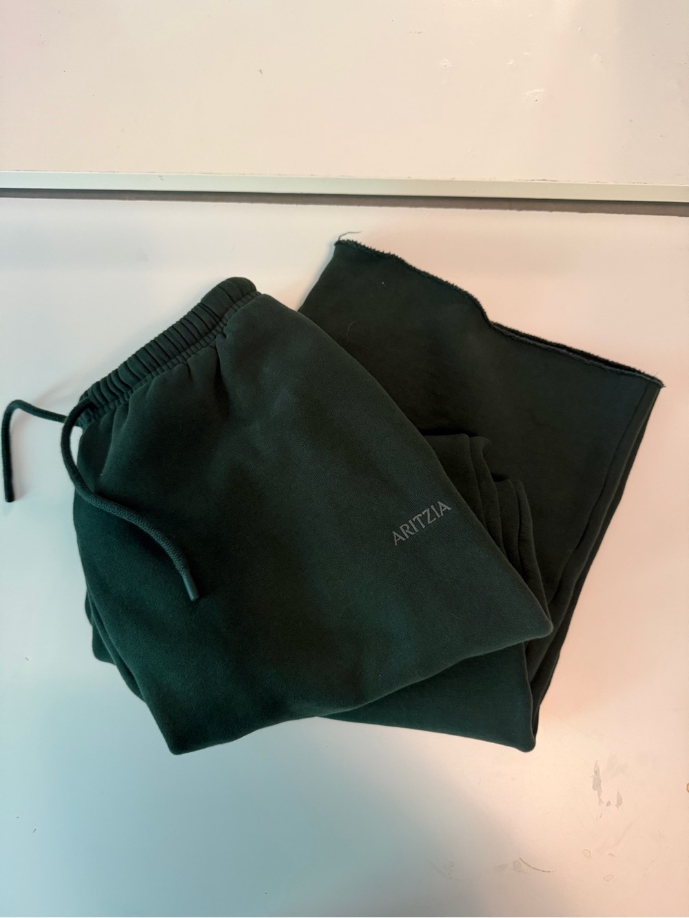 Aritzia Mega Flutter Sweatpants